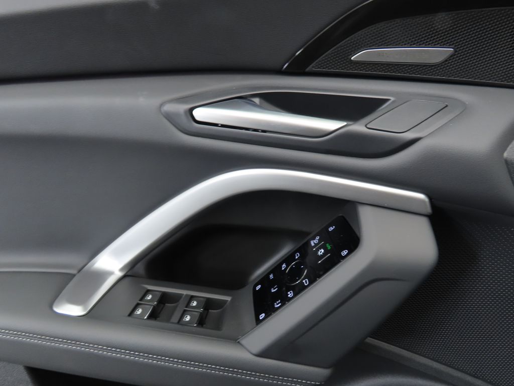 Thumbnail: 2025 Audi Q5 - 24