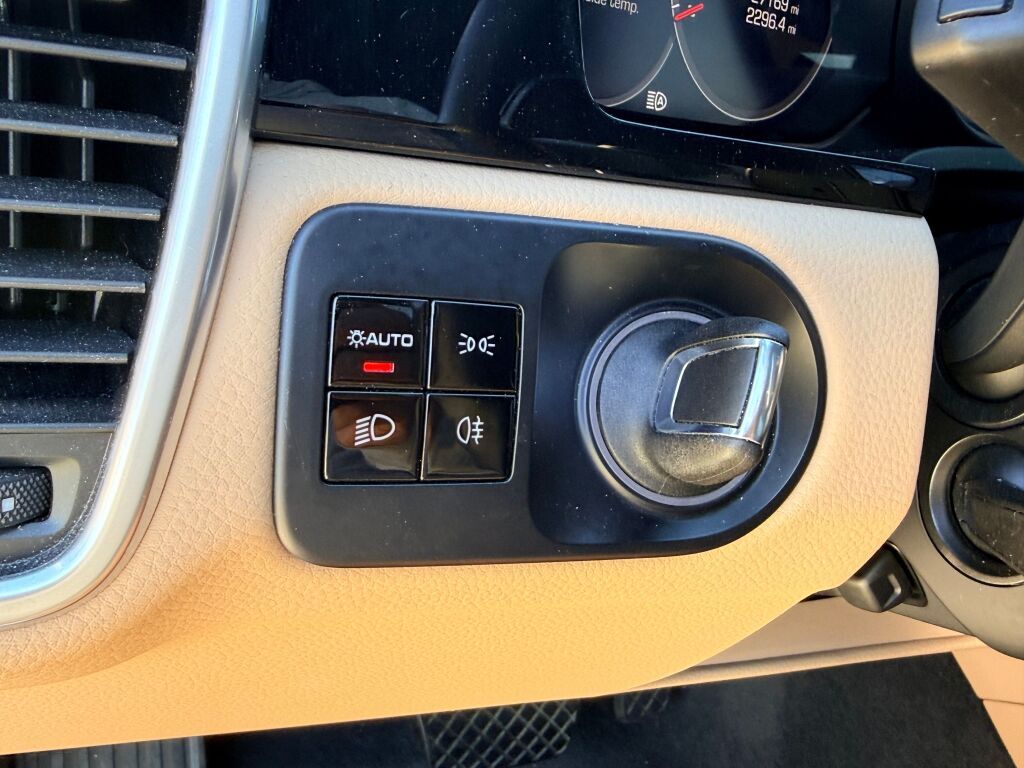 Thumbnail: 2021 Porsche Cayenne - 6