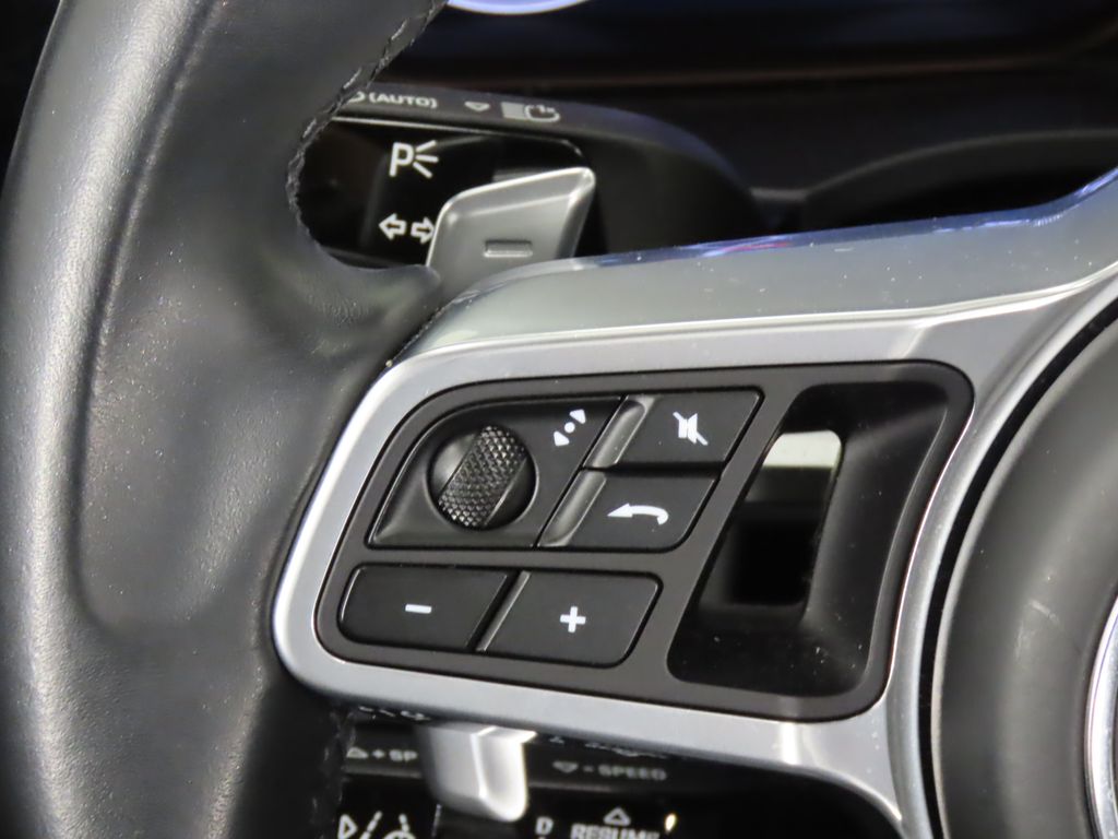 Thumbnail: 2022 Porsche Cayenne - 20