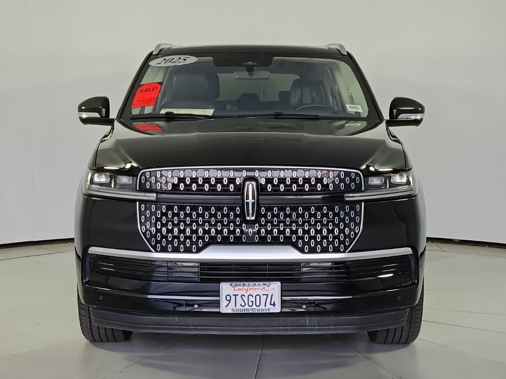 Thumbnail: 2025 Lincoln Navigator L - 3