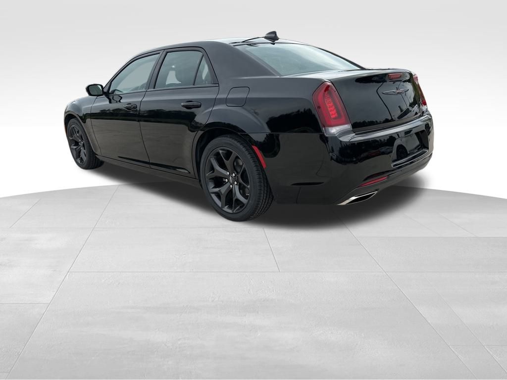 2022 Chrysler 300 S 6