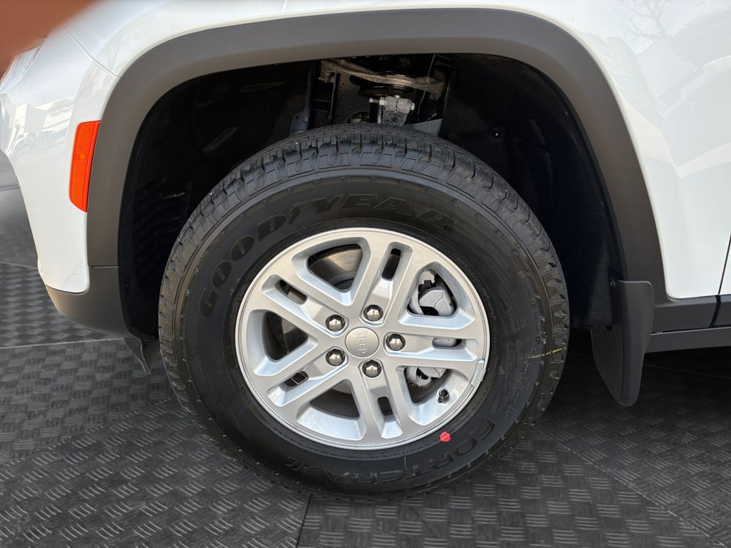 New Car 2025 Jeep Grand Cherokee  Laredo For Sale Under $35,000 In Austin, Texas