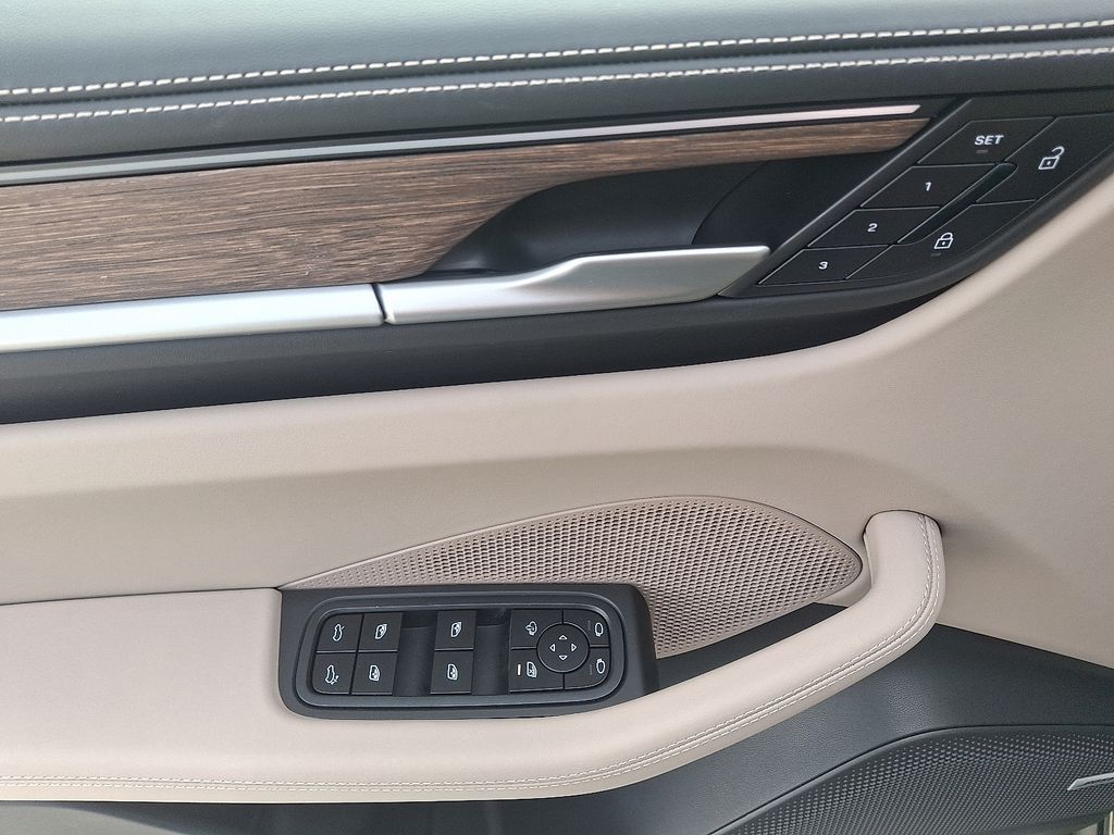 Thumbnail: 2026 Porsche Macan - 14