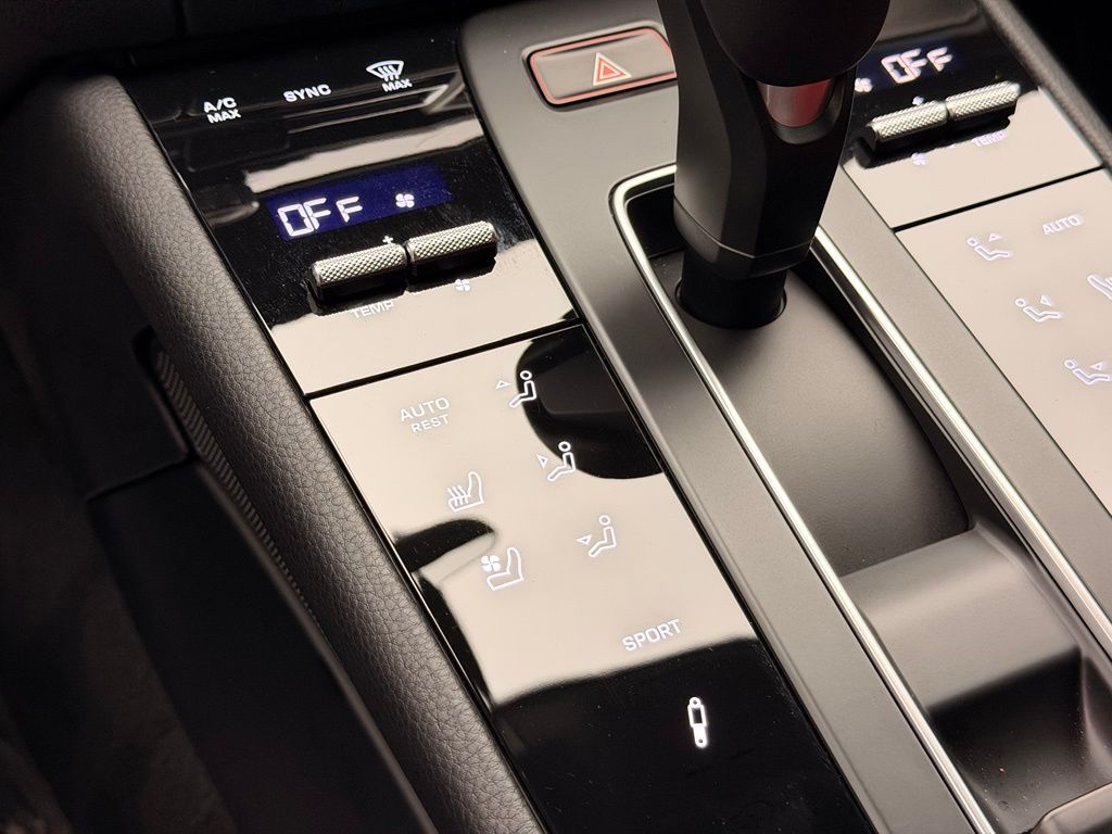 Thumbnail: 2026 Porsche Macan - 18