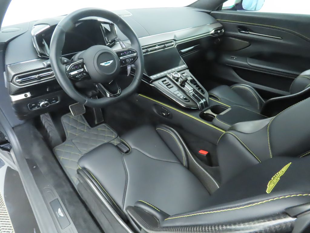 Thumbnail: 2025 Aston Martin Vantage - 9