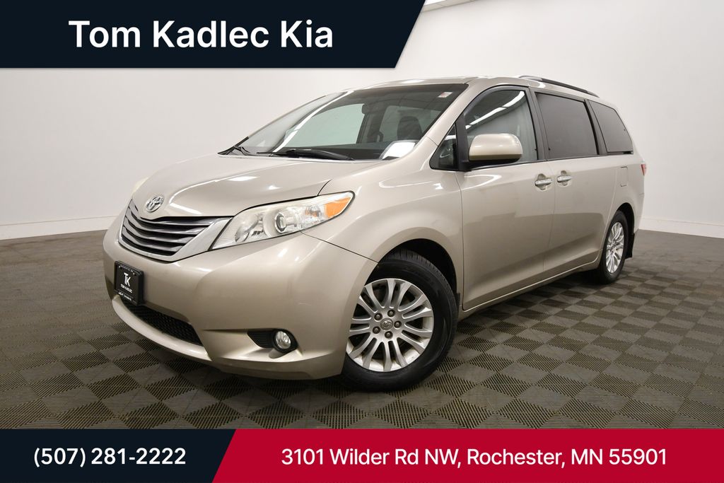 2015 Toyota Sienna XLE 7-Passenger Auto Access Seat