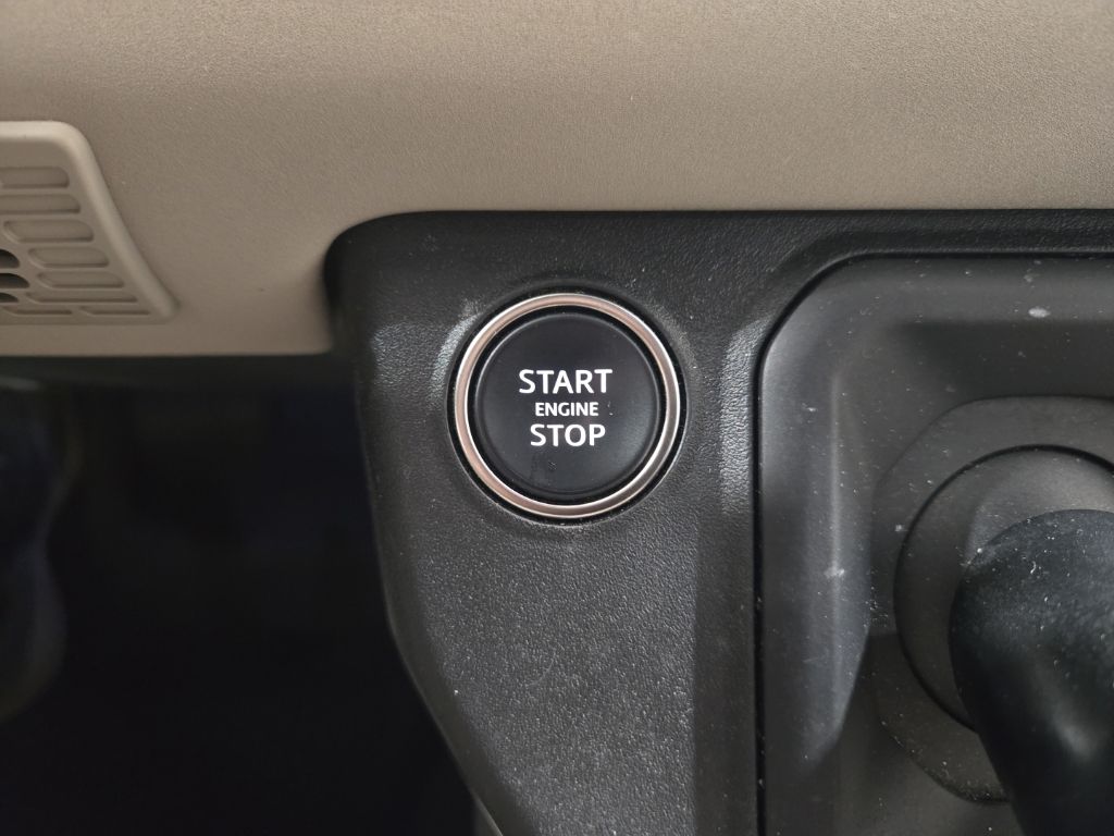 Used 2023  Land Rover S image 16