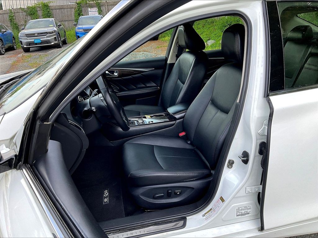 2018 INFINITI Q50 — photo 9