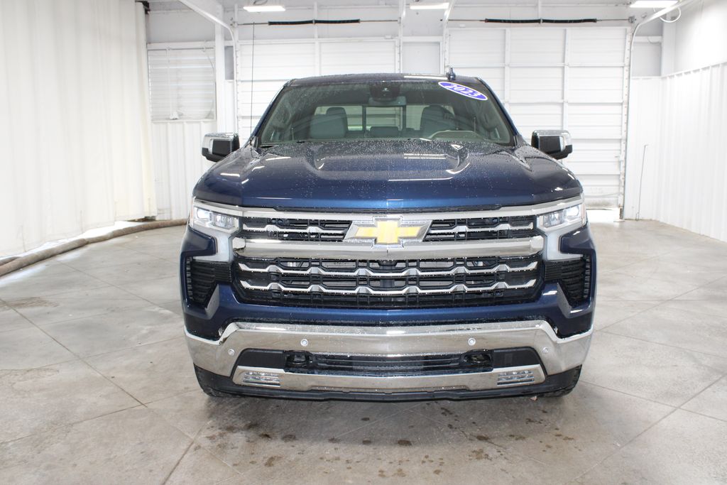 View vehicle photo 3