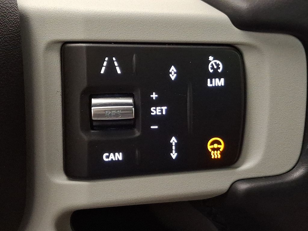 Thumbnail: 2024 Land Rover Defender - 24