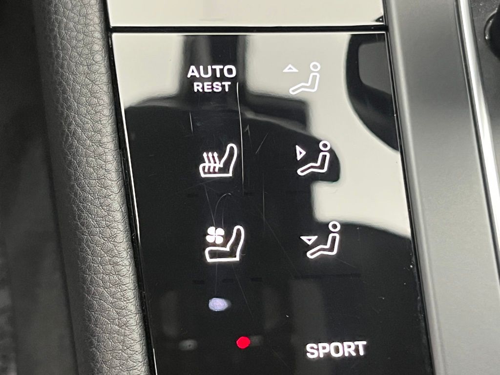 Thumbnail: 2025 Porsche Macan - 17