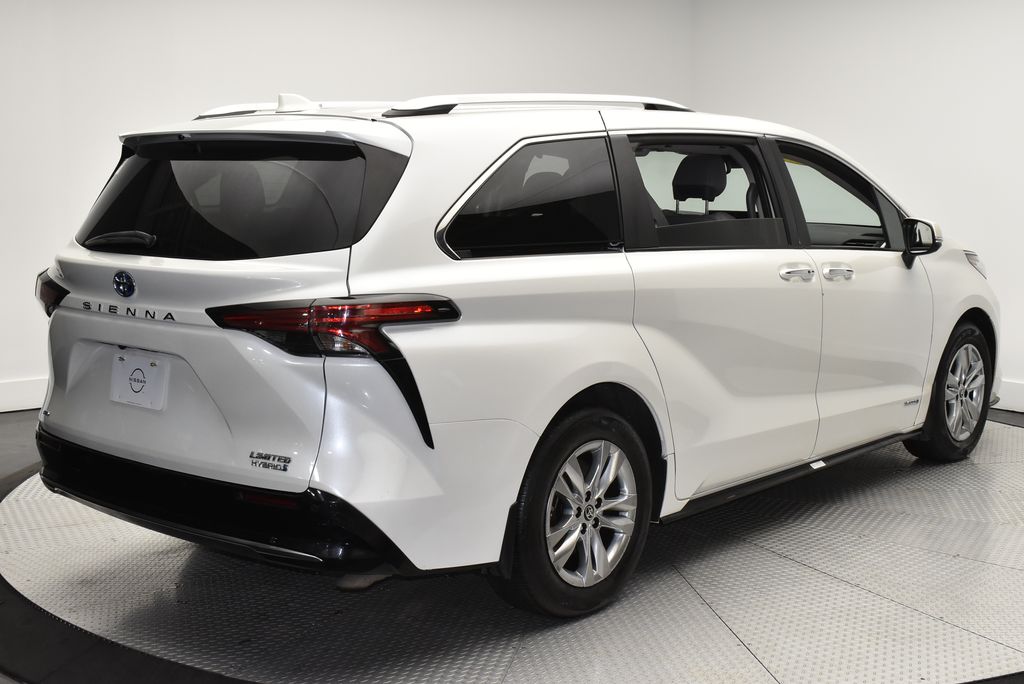 Thumbnail: 2021 Toyota Sienna - 4