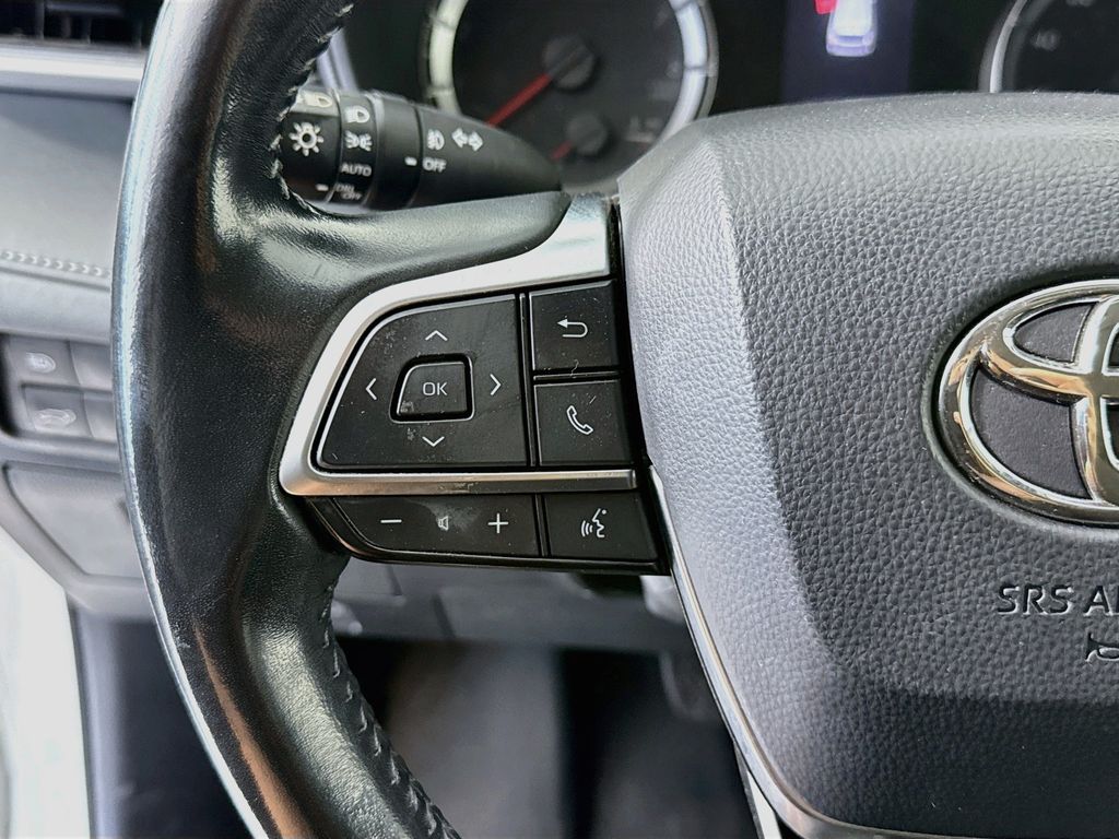 Thumbnail: 2021 Toyota Highlander - 11