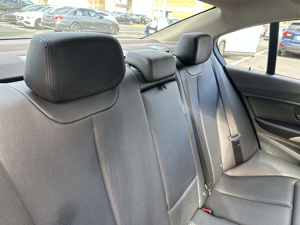 Thumbnail: 2015 BMW 3 Series - 25