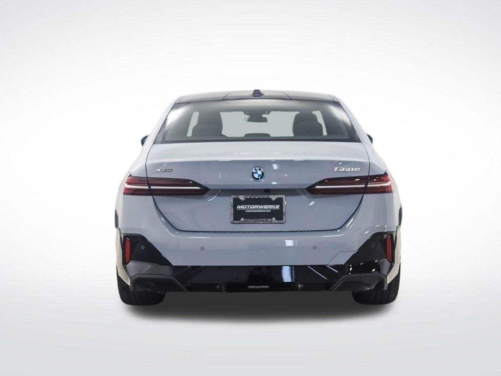 Thumbnail: 2026 BMW 5 Series - 5