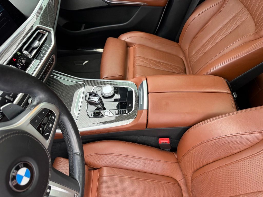 Used 2022 White BMW M50i image 21