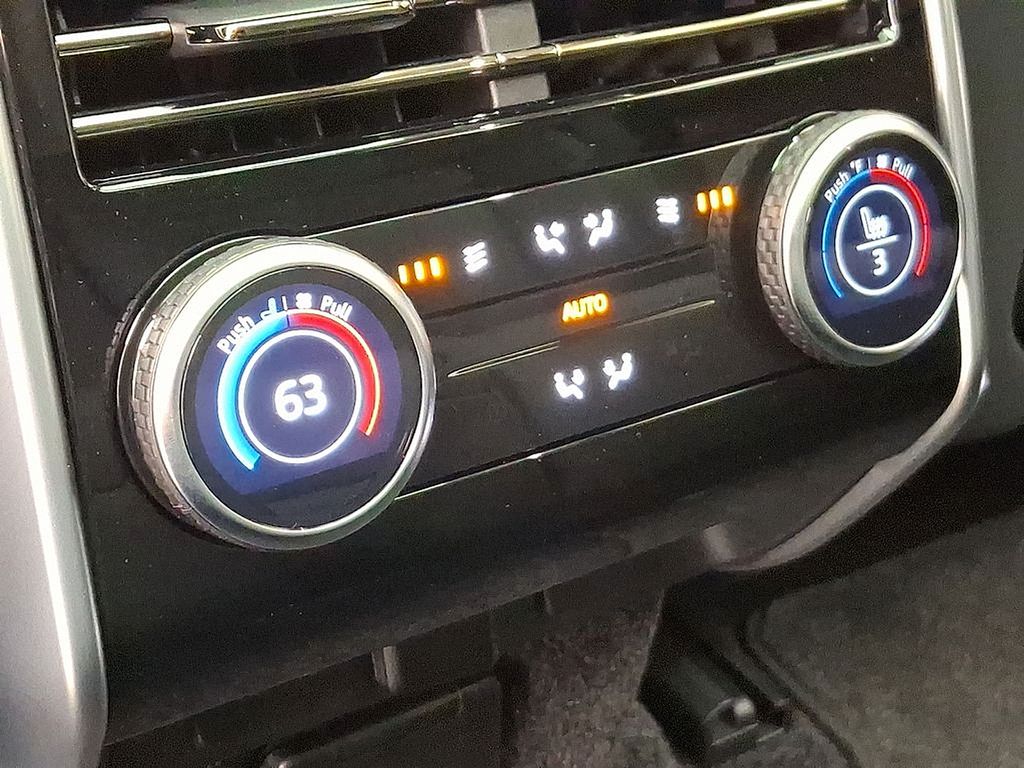 Thumbnail: 2025 Land Rover Range Rover - 7