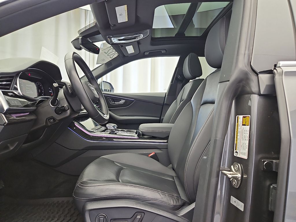 Thumbnail: 2021 Audi Q8 - 14