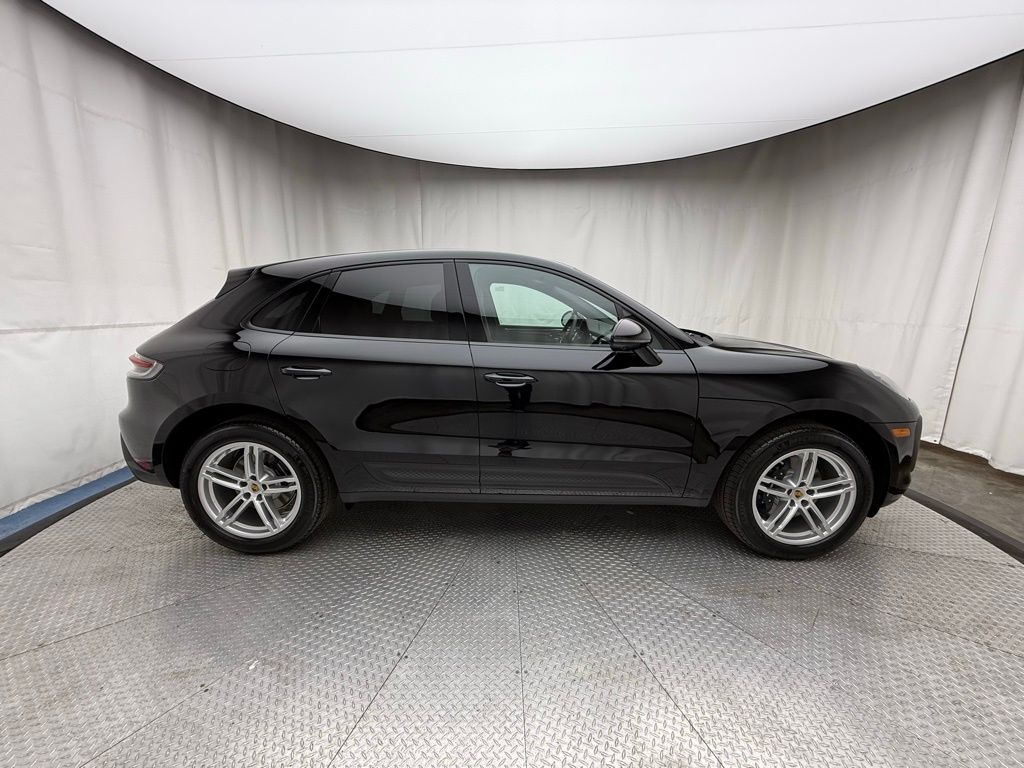 Thumbnail: 2025 Porsche Macan - 2