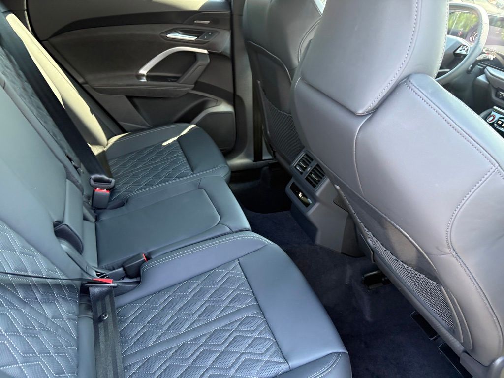 Thumbnail: 2026 Audi SQ5 - 28