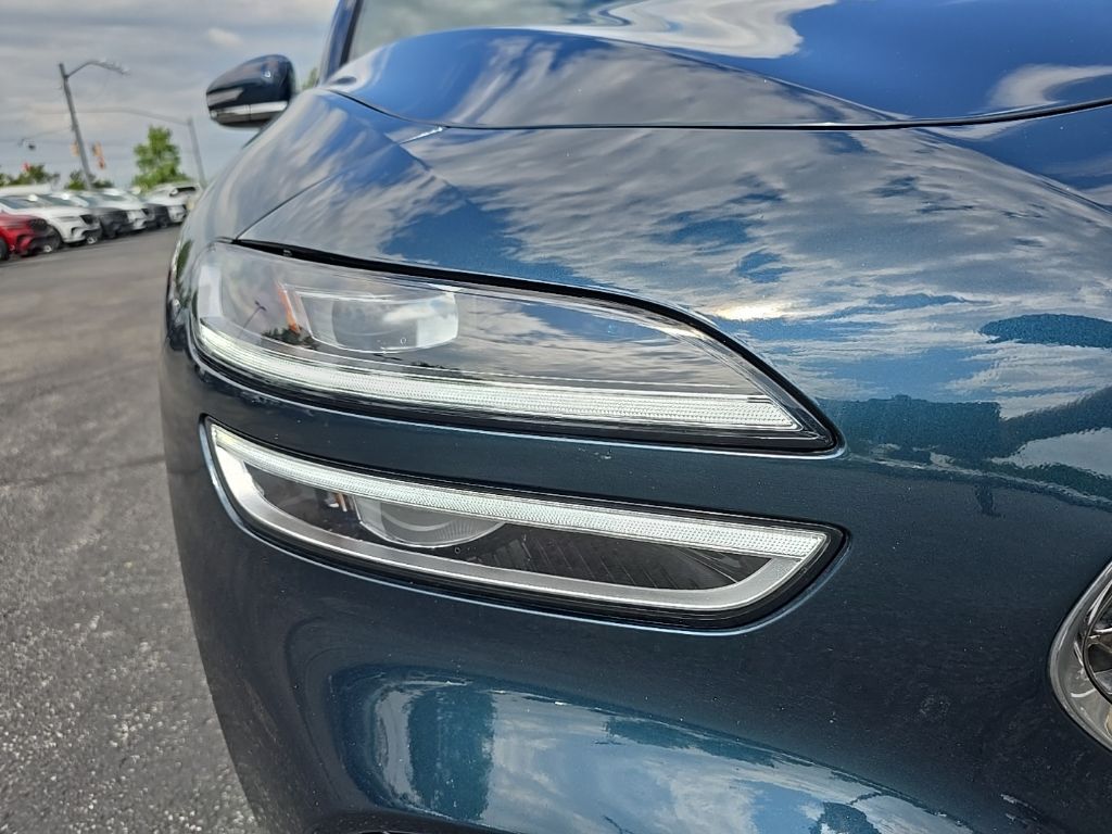 Thumbnail: 2023 Genesis G70 - 12
