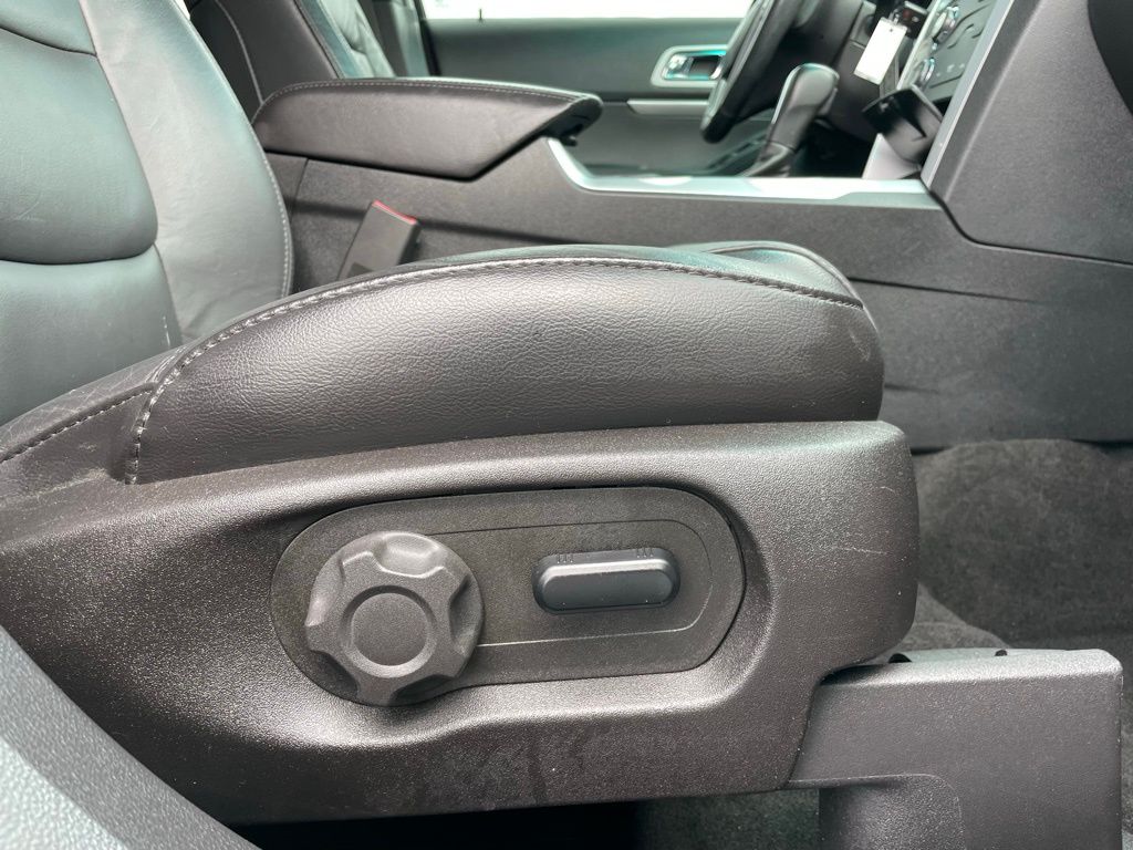 Thumbnail: 2015 Ford Explorer - 28