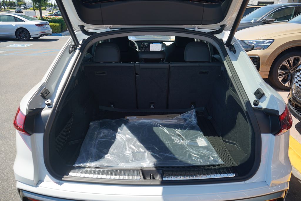 Thumbnail: 2025 Audi Q5 - 11