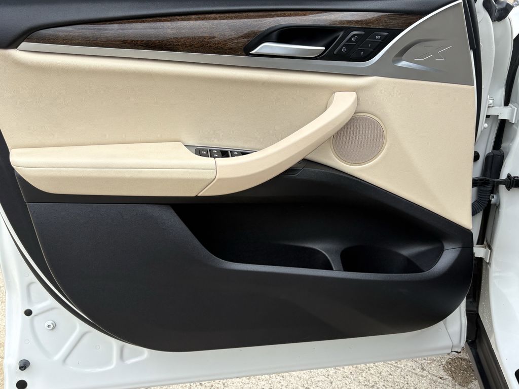 Used 2018 Alpine White BMW xDrive30i image 10