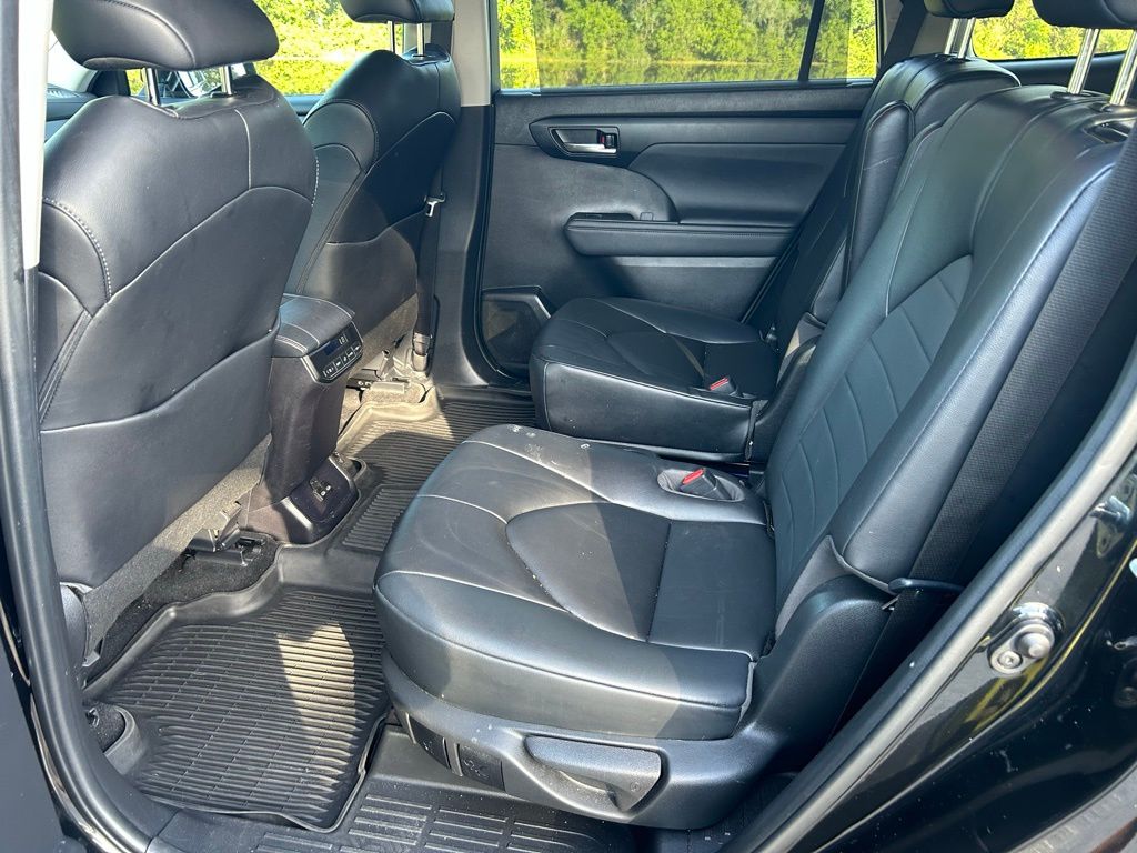 2023 Toyota Highlander XLE 13