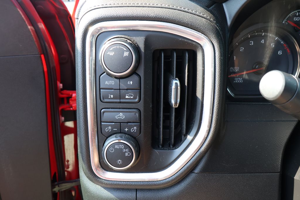 Thumbnail: 2019 Chevrolet Silverado 1500 - 17
