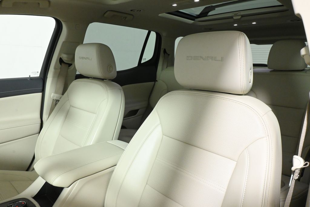 Thumbnail: 2023 GMC Acadia - 16