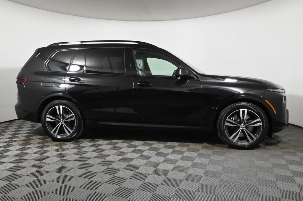 2025 BMW X7 xDrive40i 8