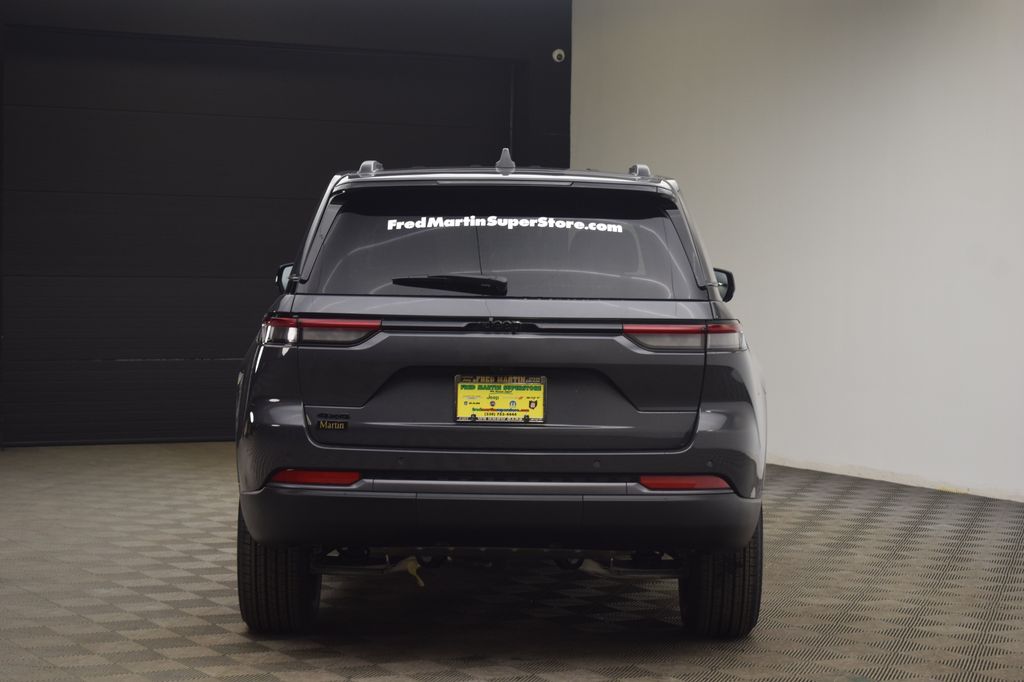 new 2026 Jeep Grand Cherokee car, priced at $47,476