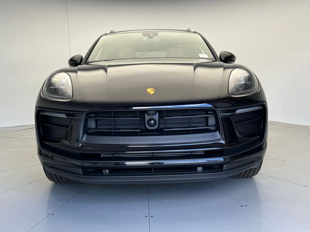 Thumbnail: 2026 Porsche Macan - 25