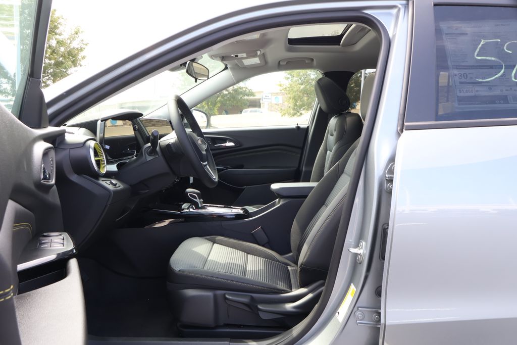 Thumbnail: 2026 Chevrolet Trax - 14