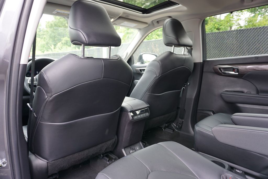 Thumbnail: 2023 Toyota Highlander - 15