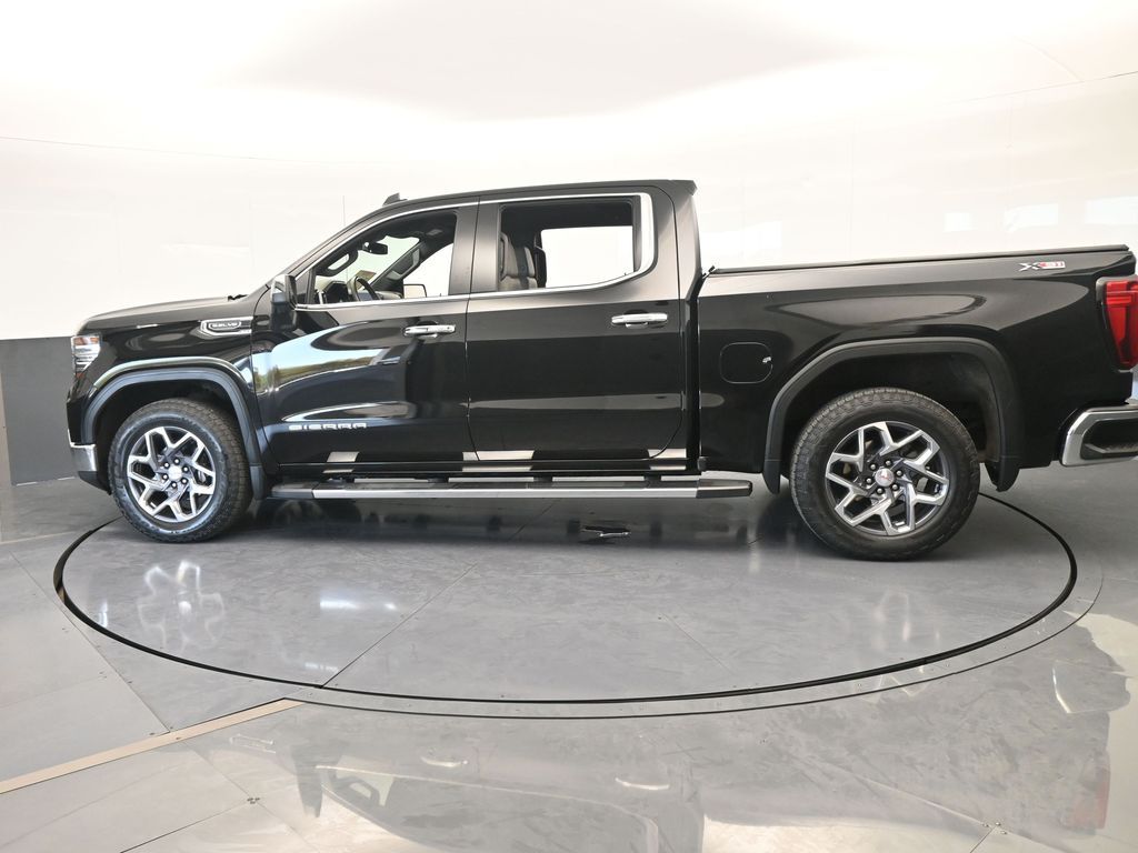 Used 2022 Onyx Black GMC SLT image 3