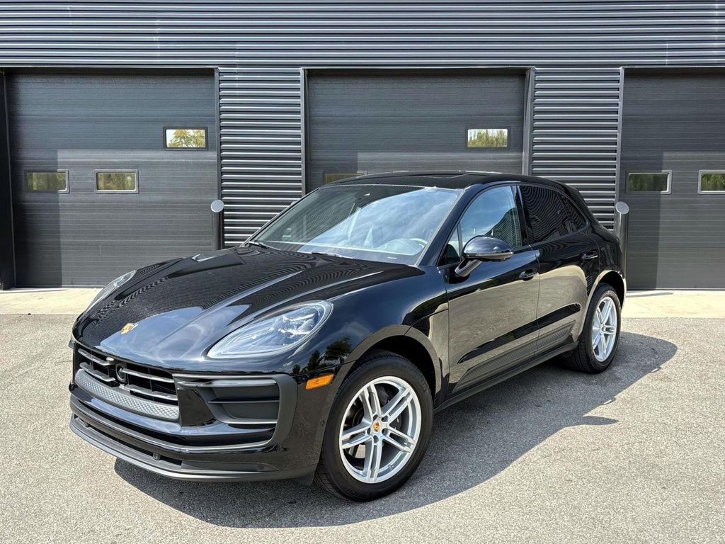 /2023 Porsche Macan