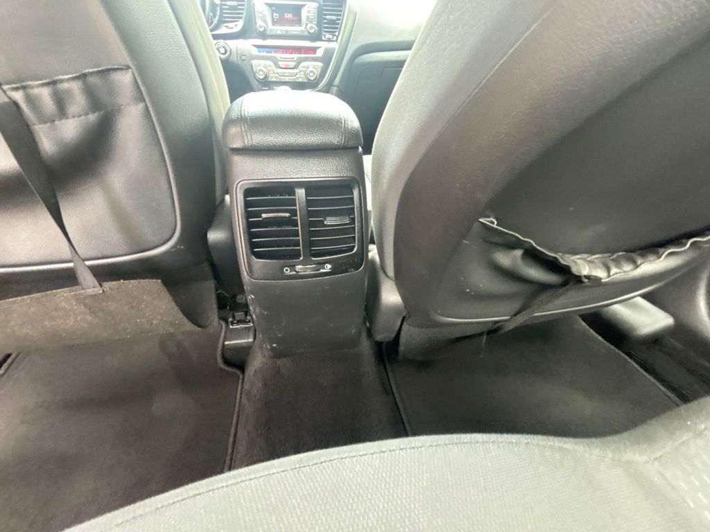 Used 2013 White Kia LX image 18