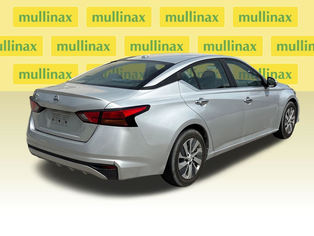 Used 2020 Silver Nissan 2.5 S image 4