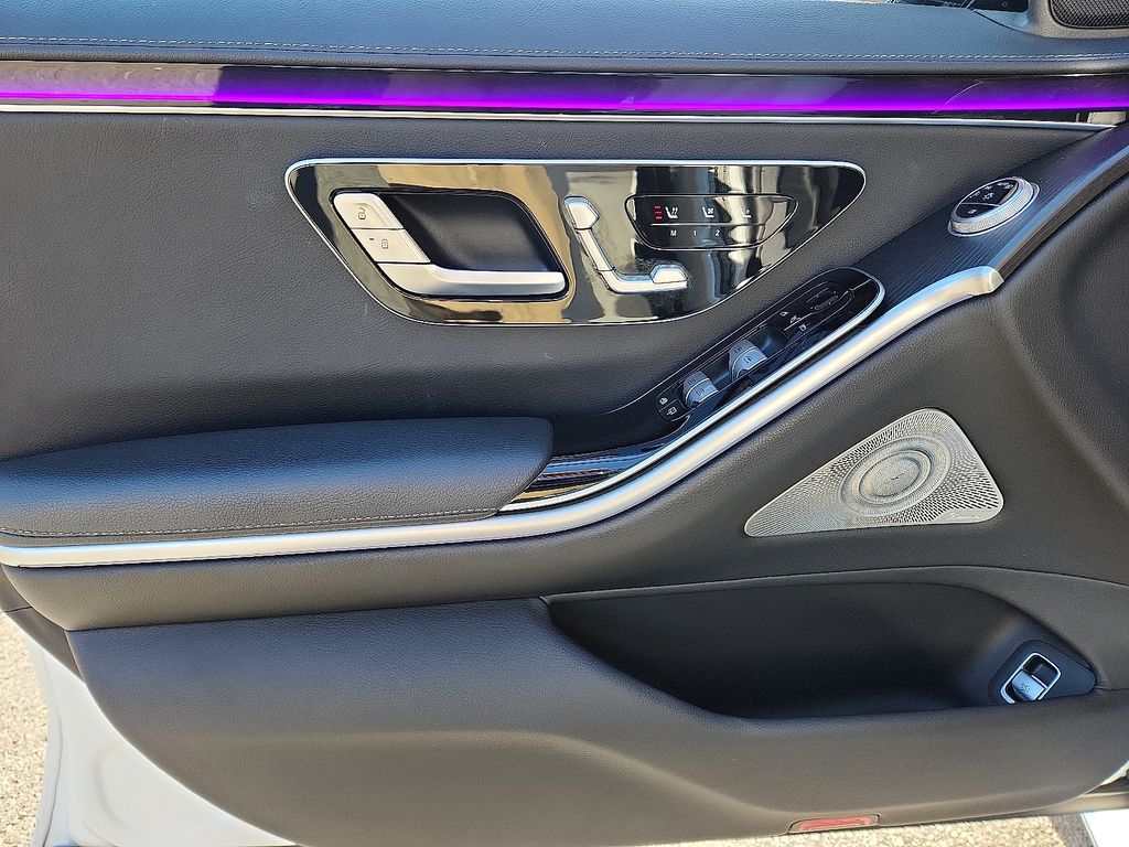 Thumbnail: 2023 Mercedes-Benz S-Class - 12