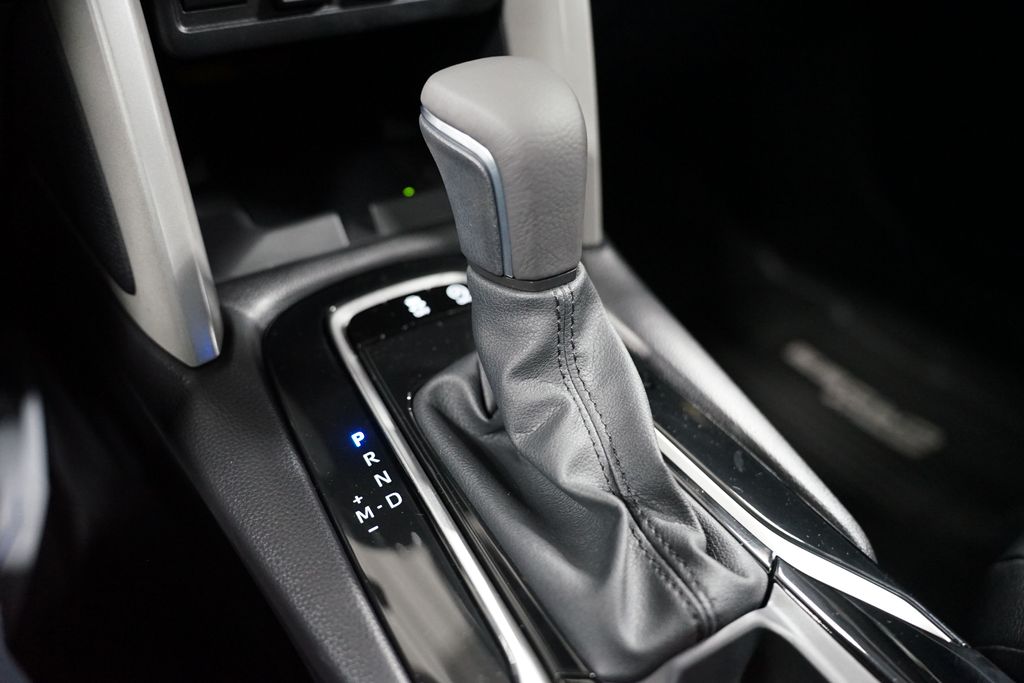 2025 Toyota Corolla Cross XLE 21