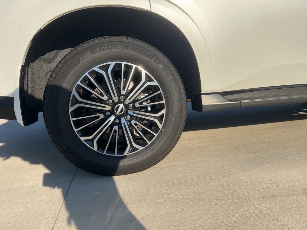 2025 Aspen White Tricoat Nissan Armada SL RWD SUV