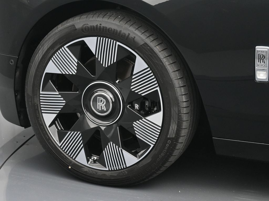 Used 2025 Black Rolls-Royce  image 12