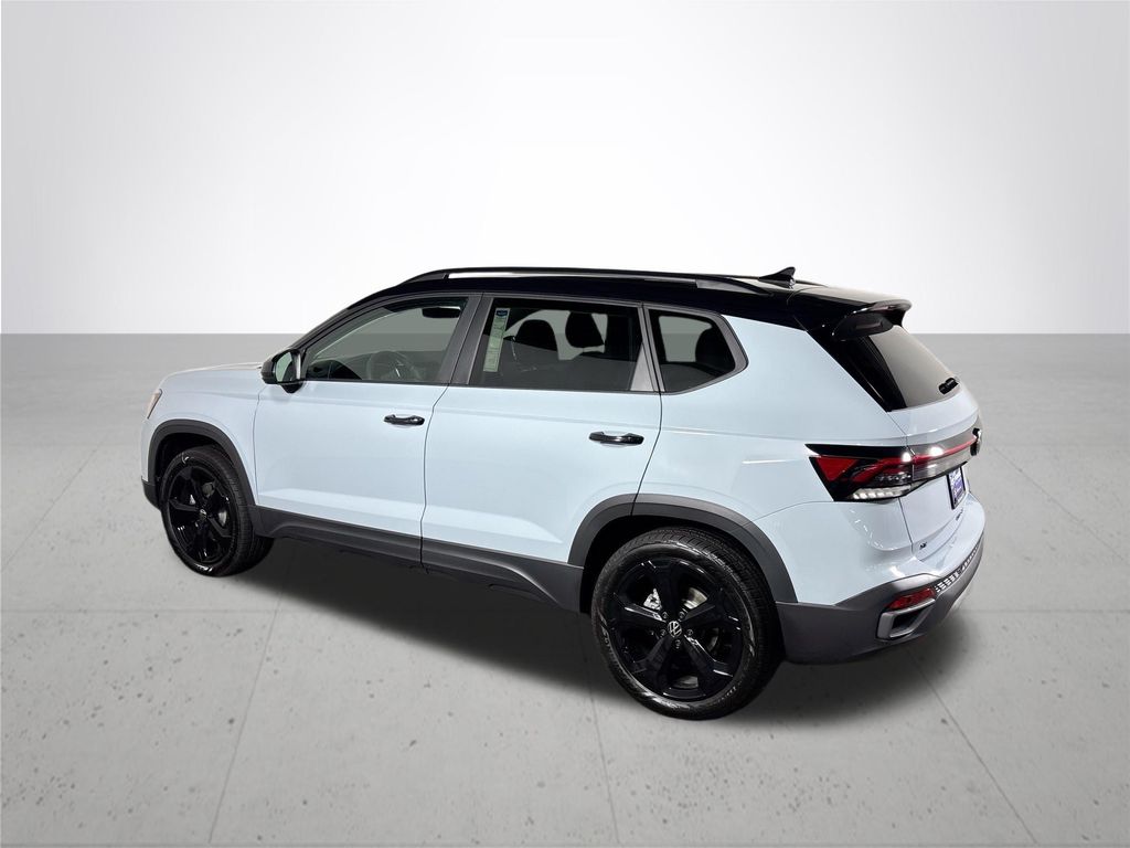 2026 Volkswagen Taos 1.5T SE Black