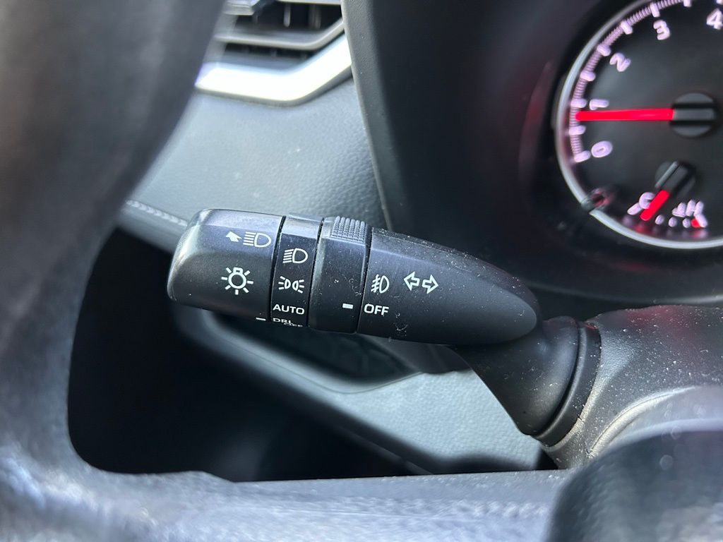 2021 Toyota RAV4 XLE 22