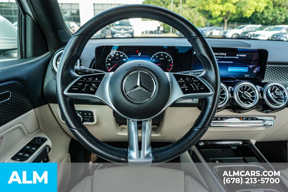 Used 2024 White Mercedes-Benz GLB 250 image 27