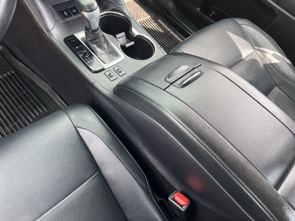 Thumbnail: 2016 Toyota Highlander - 20