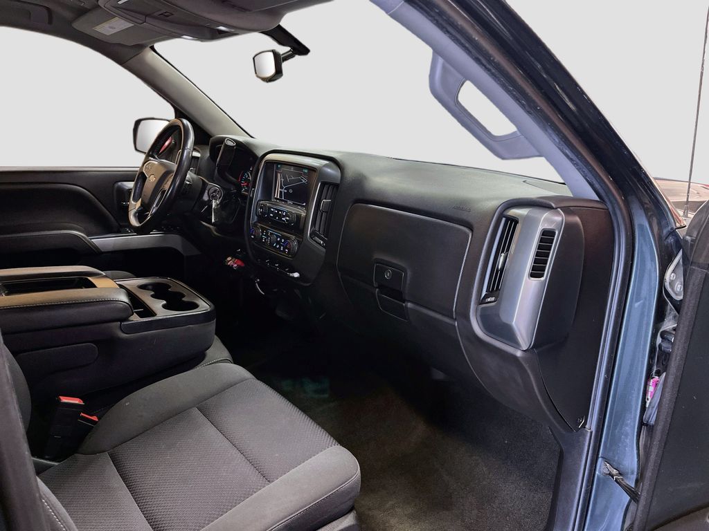 Used 2018 Graphite Metallic Chevrolet LT image 27