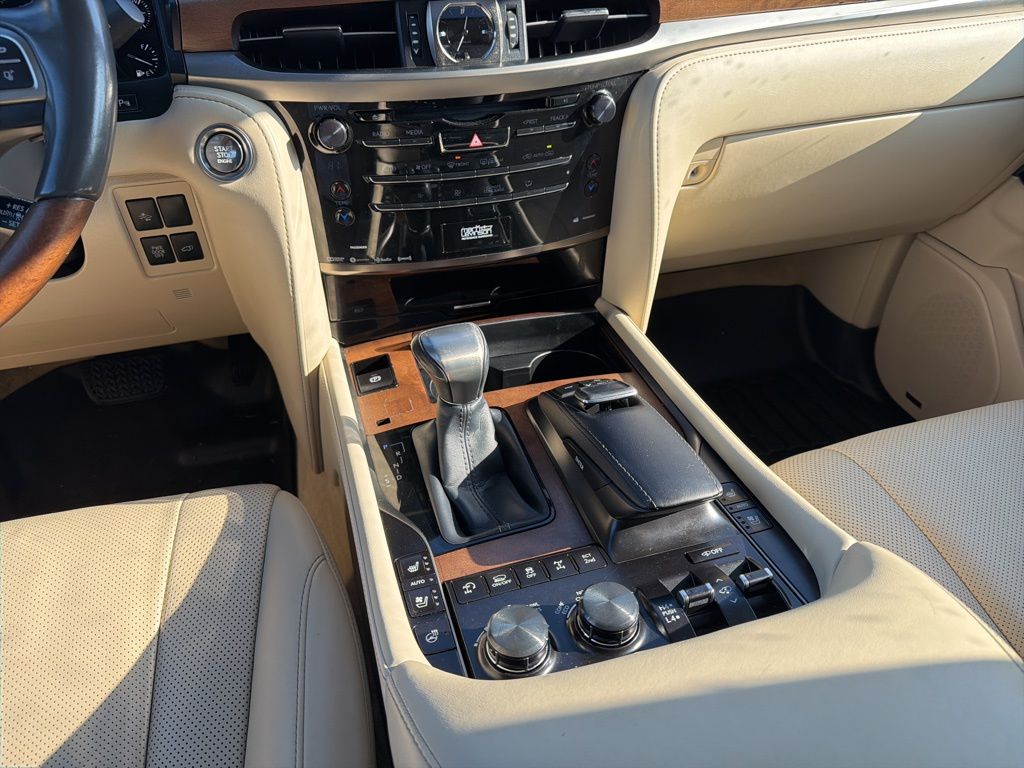 Thumbnail: 2020 Lexus LX - 17